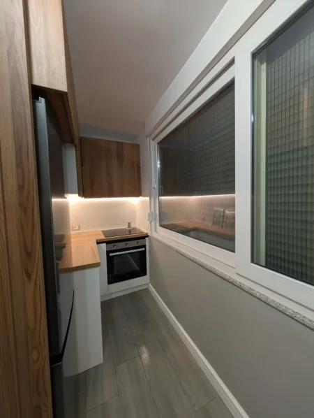 Tirane, jepet me qera apartament Kati 1, 600 € 