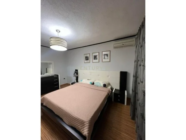 Tirane, jepet me qera apartament 1+1 Kati 3, 65 m² 850 € (Ish Bllok)