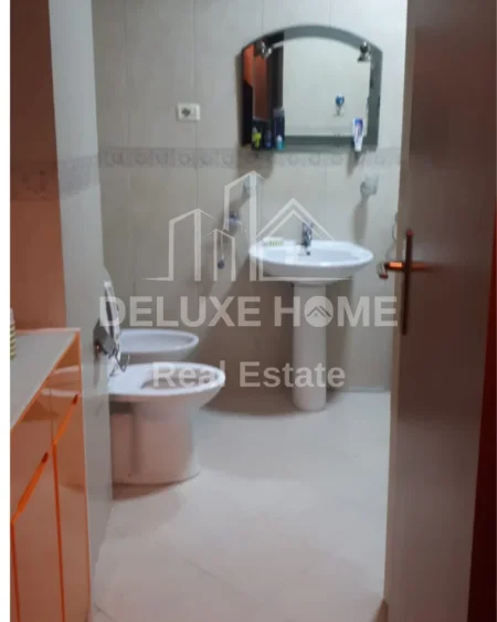 Tirane, jepet me qera apartament 1+1 Kati 9, 75 m² 600 € (Sheshi Wilson)