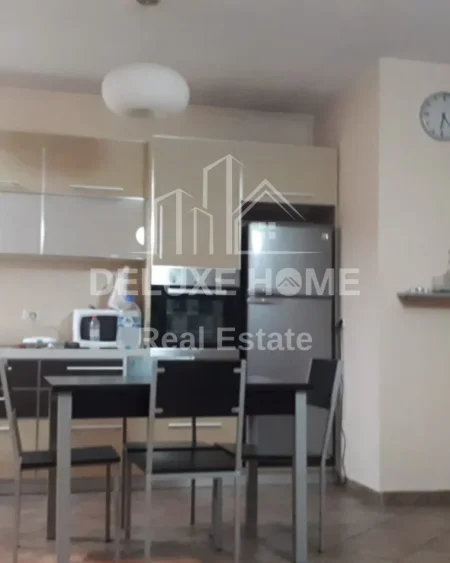 Tirane, jepet me qera apartament 1+1 Kati 9, 75 m² 600 € (Sheshi Wilson)
