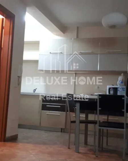 Tirane, jepet me qera apartament 1+1 Kati 9, 75 m² 600 € (Sheshi Wilson)