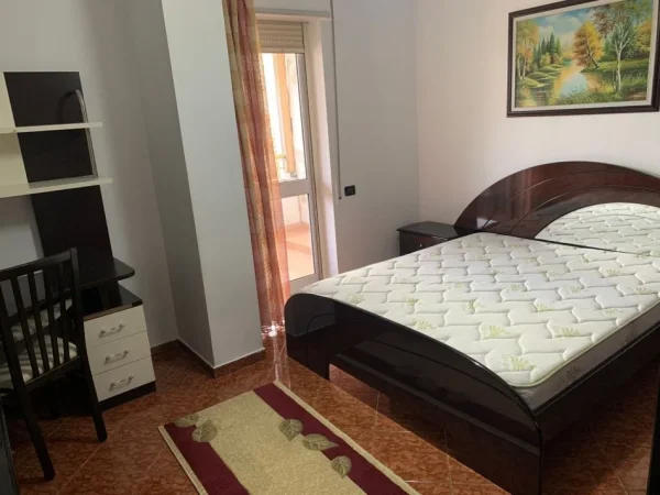 Tirane, jepet me qera apartament 1+1 Kati 5, 500 € 