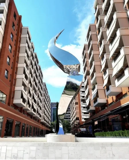 Tirane, jepet me qera zyre Kati 3, 571 m² (Kompleksi Delijorgji)