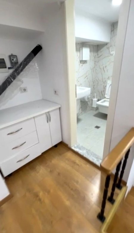 Jepet me Qera Ambient për Zyra Pas Concordit ne 5 Maji,  300 Euro