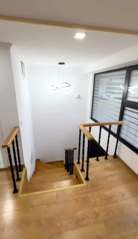 Jepet me Qera Ambient për Zyra Pas Concordit ne 5 Maji,  300 Euro