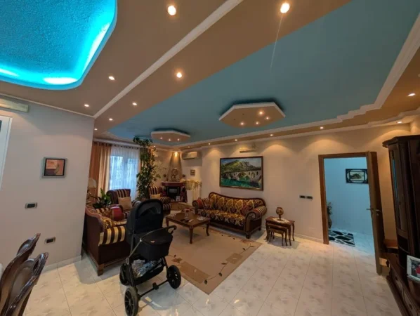 Tirane,shitet apartament 2+1 Kati 6, 260.000 €