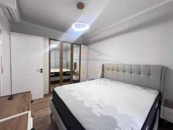 Tirane, jepet me qera 2+1 , 106 m² 1.500 € (Farke)