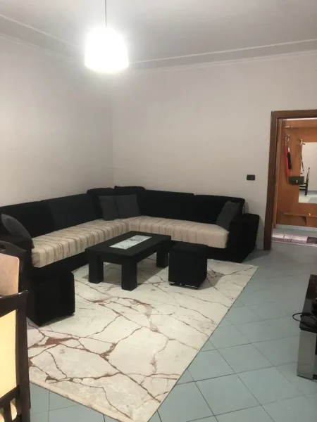 Tirane, jepet me qera apartament 3+1 , 130 m² 750 € 