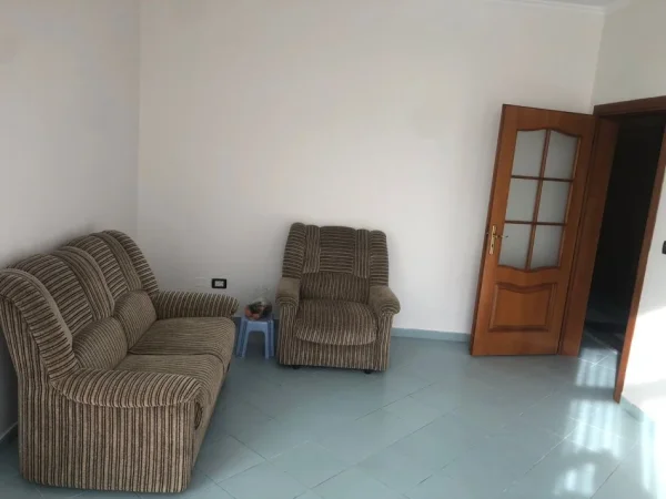 Tirane, jepet me qera apartament 3+1 , 130 m² 750 € 
