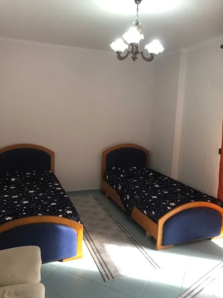 Tirane, jepet me qera apartament 3+1 , 130 m² 750 € 