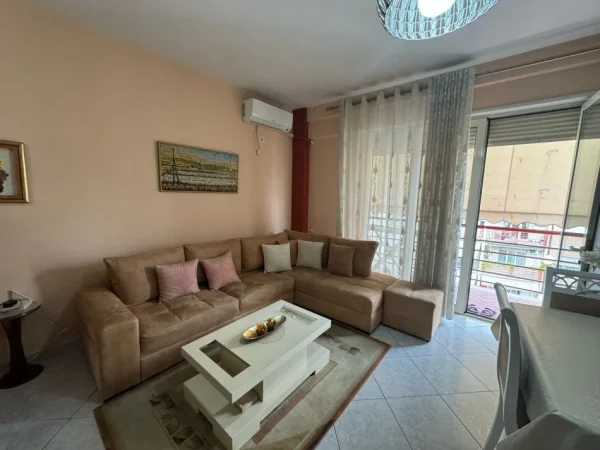 Tirane, jepet me qera apartament 1+1 , 75 m² 500 € 
