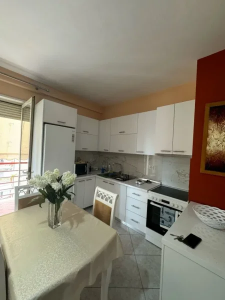 Tirane, jepet me qera apartament 1+1 , 75 m² 500 € 