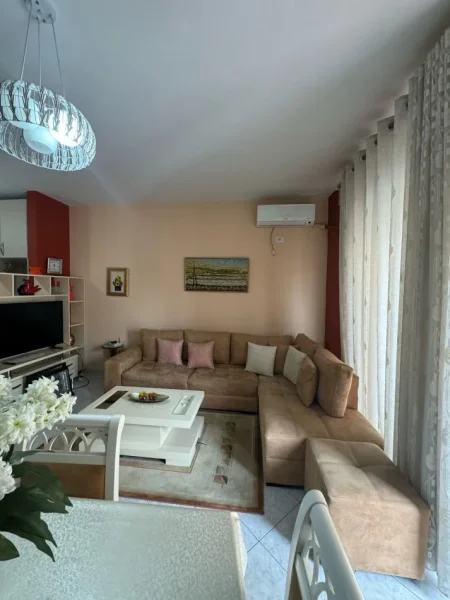 Tirane, jepet me qera apartament 1+1 , 75 m² 500 € 