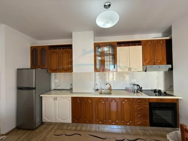 Tirane, jepet me qera apartament 1+1 Kati 6, 500 € 
