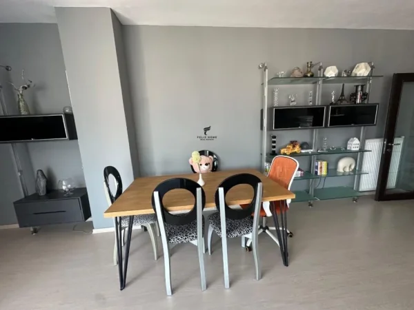 Tirane, jepet me qera apartament 2+1 Kati 7, 85 m² 800 € (KOMUNA E PARISIT)