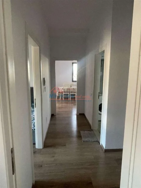 Tirane, jepet me qera apartament 2+1+Ballkon Kati 8, 100 m² 700 € (Rruga Xhanfize Keko)