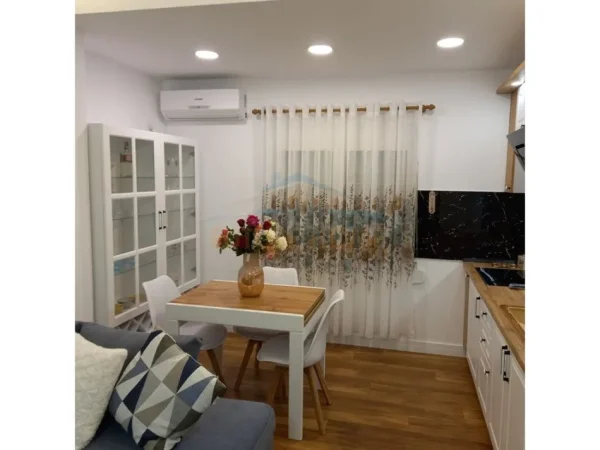 Tirane, jepet me qera apartament 1+1+Ballkon Kati 4, 70 m² 750 € 