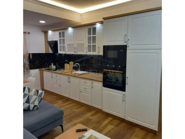 Tirane, jepet me qera apartament 1+1+Ballkon Kati 4, 70 m² 750 € 