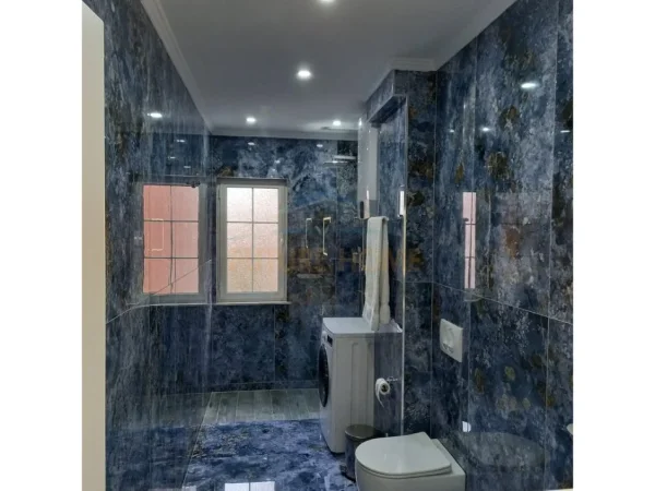 Tirane, jepet me qera apartament 1+1+Ballkon Kati 4, 70 m² 750 € 
