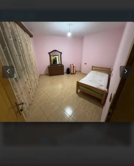 Tirane, jepet me qera shtepi 1+1 Kati 2, 125 m² 450 € (Xhamlliku)