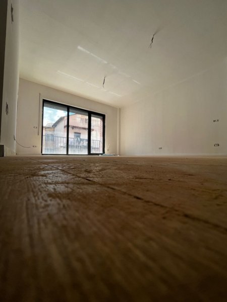 Tirane, jepet me qera zyre Kati 2, 76 m² 750 € (Myslym Shyri)