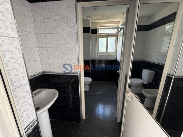 Tirane, jepet me qera ambjent biznesi , 1.157 m² 5.800 € (Bulevardi Ri)