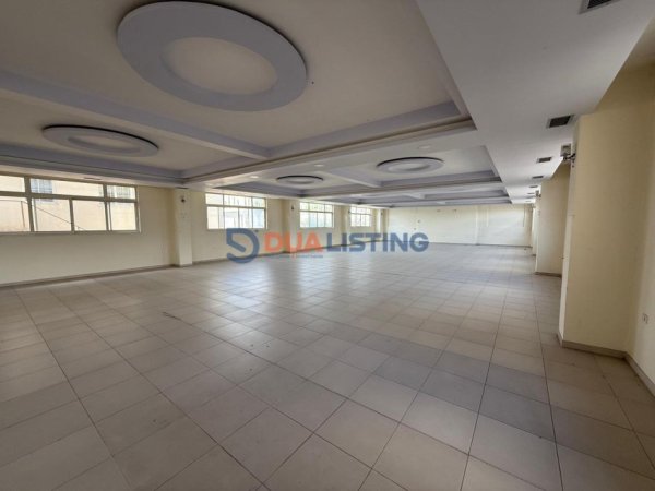 Tirane, jepet me qera ambjent biznesi , 1.157 m² 5.800 € (Bulevardi Ri)