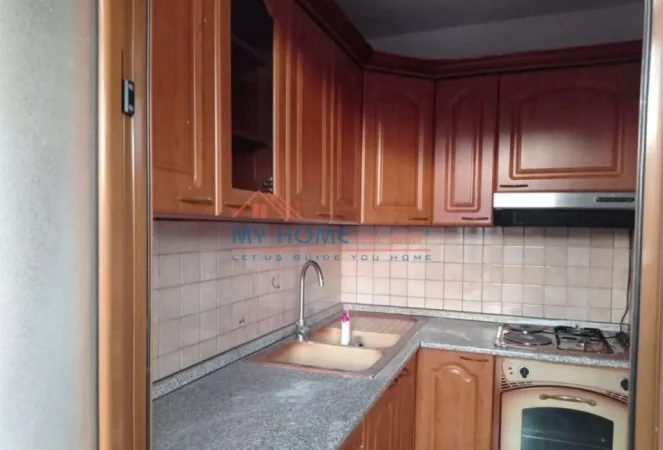 Tirane, shitet apartament 1+1+Ballkon , 53 m² 125.000 € (Rruga Petro Nini Luarasi)