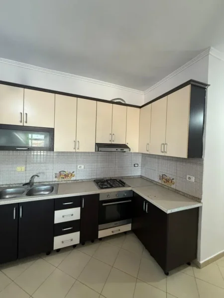 Tirane, shitet apartament 2+1+Ballkon Kati 6, 99 m² 125.000 € (Misto Mame)