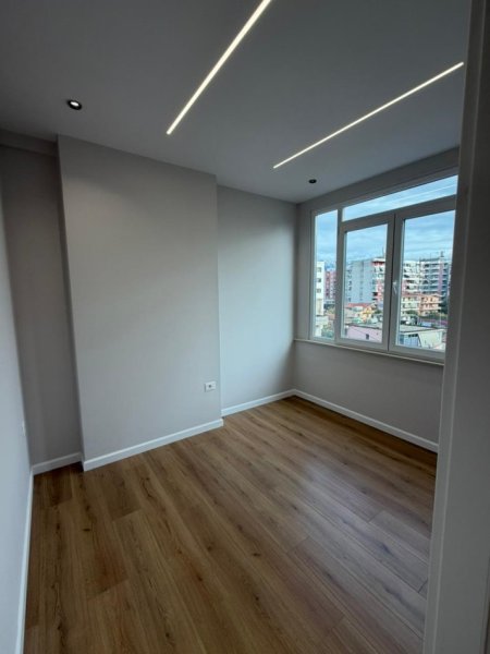 Tirane, shitet apartament 1+1 Kati 3, 50 m² 88.000 € (Pallati Nela 5)