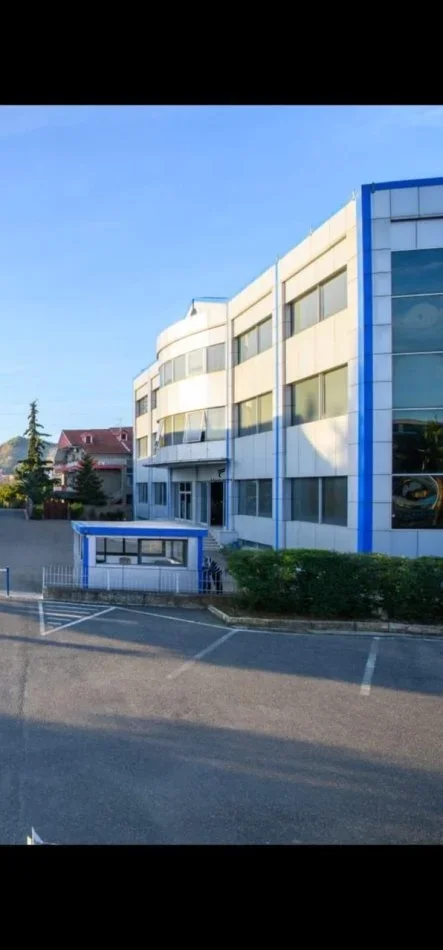 Tirane, jepet me qera ambjent biznesi , 990 m² 6.500 € (AUTOSTRADA TIRANE- DURRES)