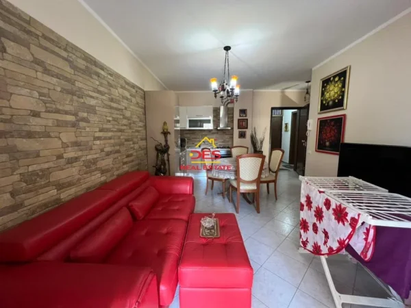 Vlore, shitet apartament 1+1+Ballkon Kati 3, 62 m² 112.000 € (Rruga Pelivan Leskaj)