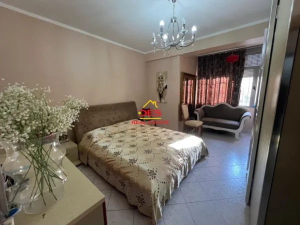 Vlore, shitet apartament 1+1+Ballkon Kati 3, 62 m² 112.000 € (Rruga Pelivan Leskaj)