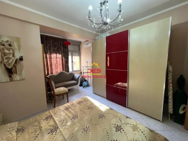 Vlore, shitet apartament 1+1+Ballkon Kati 3, 62 m² 112.000 € (Rruga Pelivan Leskaj)