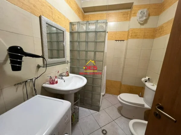 Vlore, shitet apartament 1+1+Ballkon Kati 3, 62 m² 112.000 € (Rruga Pelivan Leskaj)