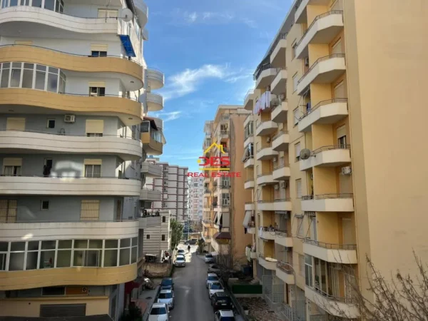 Vlore, shitet apartament 1+1+Ballkon Kati 3, 62 m² 112.000 € (Rruga Pelivan Leskaj)