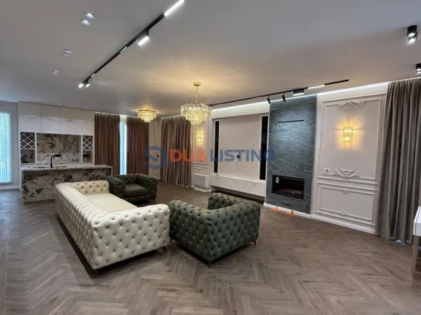 Tirane, jepet me qera Vile 3+1 , 370 m² (Teg)