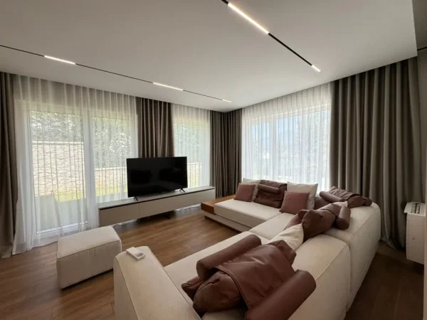 Tirane, jepet me qera Vile 3 Katshe Kati 0, 5.000 € (Vile per Qera Te Liqeni Thate , Rezidenca Forest)