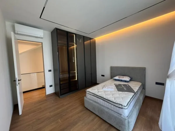 Tirane, jepet me qera Vile 3 Katshe Kati 0, 5.000 € (Vile per Qera Te Liqeni Thate , Rezidenca Forest)