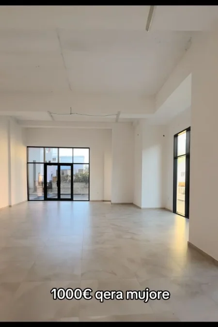 Tirane, jepet me qera dyqan Kati 0, 110 m² 1.000 € (ASTIR)