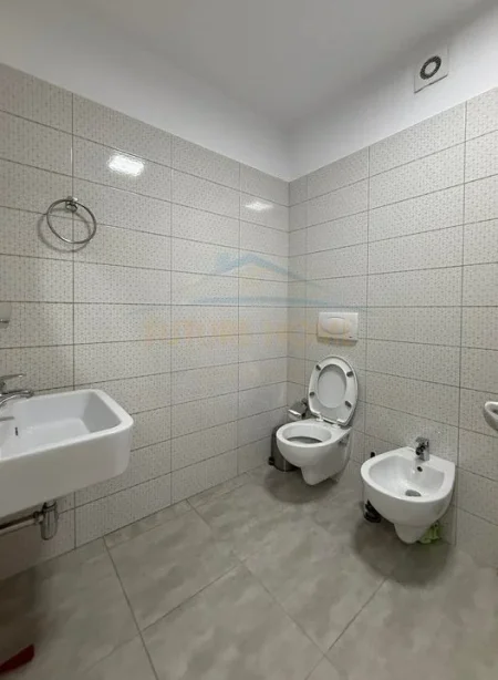Qera, Apartament 2+1+2, Stacioni i Trenit, Tiranë.