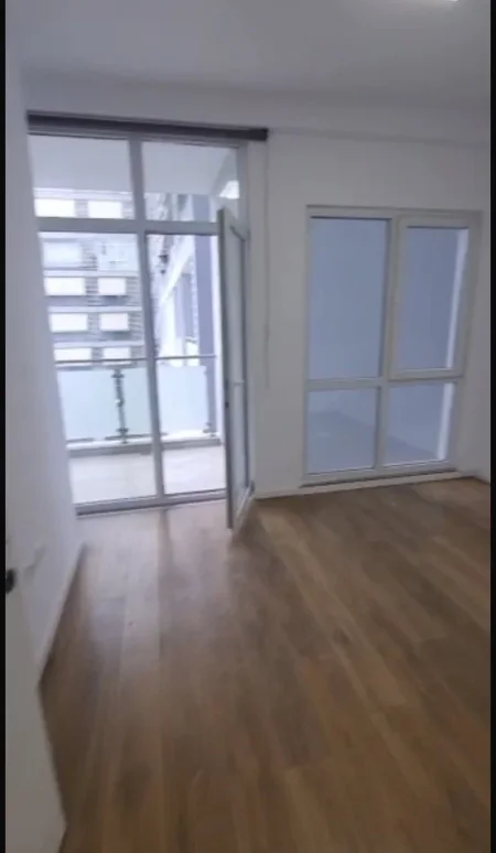 Tirane, jepet me qera zyre Kati 3, 55 m² 600 € (Kika 2 ,Komuna e Parisit)