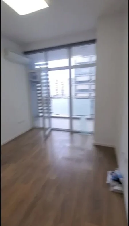 Tirane, jepet me qera zyre Kati 3, 55 m² 600 € (Kika 2 ,Komuna e Parisit)