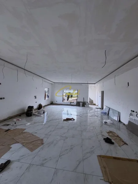 Tirane, jepet me qera ambjent biznesi Kati 0, 65 m² 600 € (ZOGU I ZI)