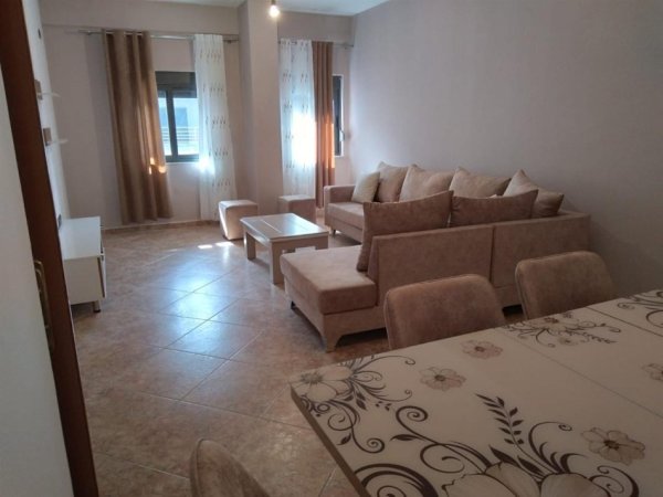 Tirane, jepet me qera apartament 2+1 Kati 7, 95 m² 500 € (Përballë shkollës Vaçe Zela)