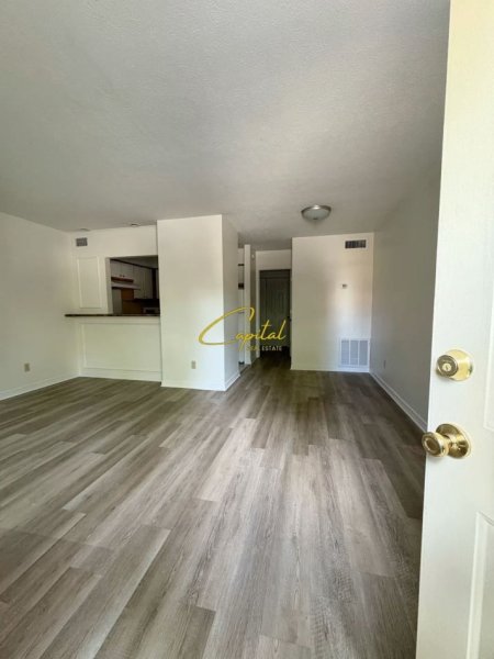 Tirane, jepet me qera zyre Kati 1, 75 m² 1.000 € (RRUGA MINE PEZA)