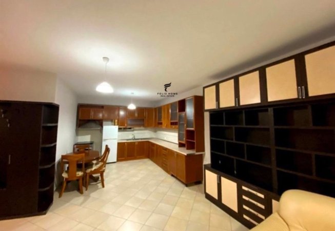 Tirane, jepet me qera apartament 2+1 Kati 1, 100 m² 500 € (YZBERISHT)