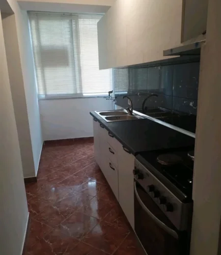 Tirane, jepet me qera apartament 2+1 Kati 1, 100 m² 550 € (SHESHI WILLSON)