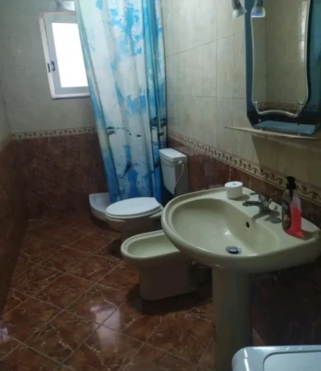 Tirane, jepet me qera apartament 2+1 Kati 1, 100 m² 550 € (SHESHI WILLSON)