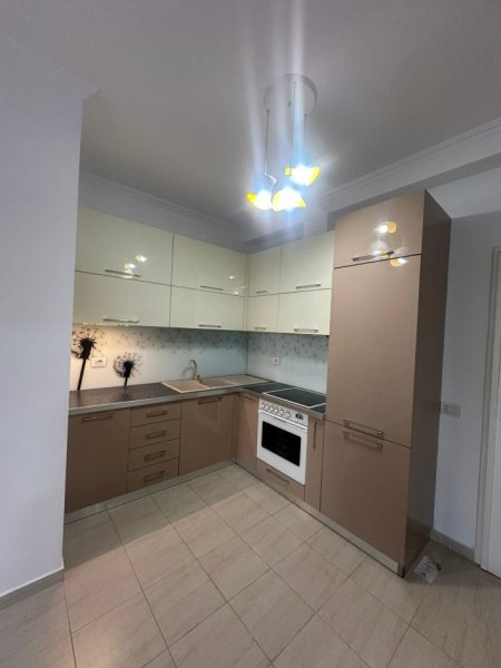 Tirane, jepet me qera zyre , 77 m² 1.050 € 